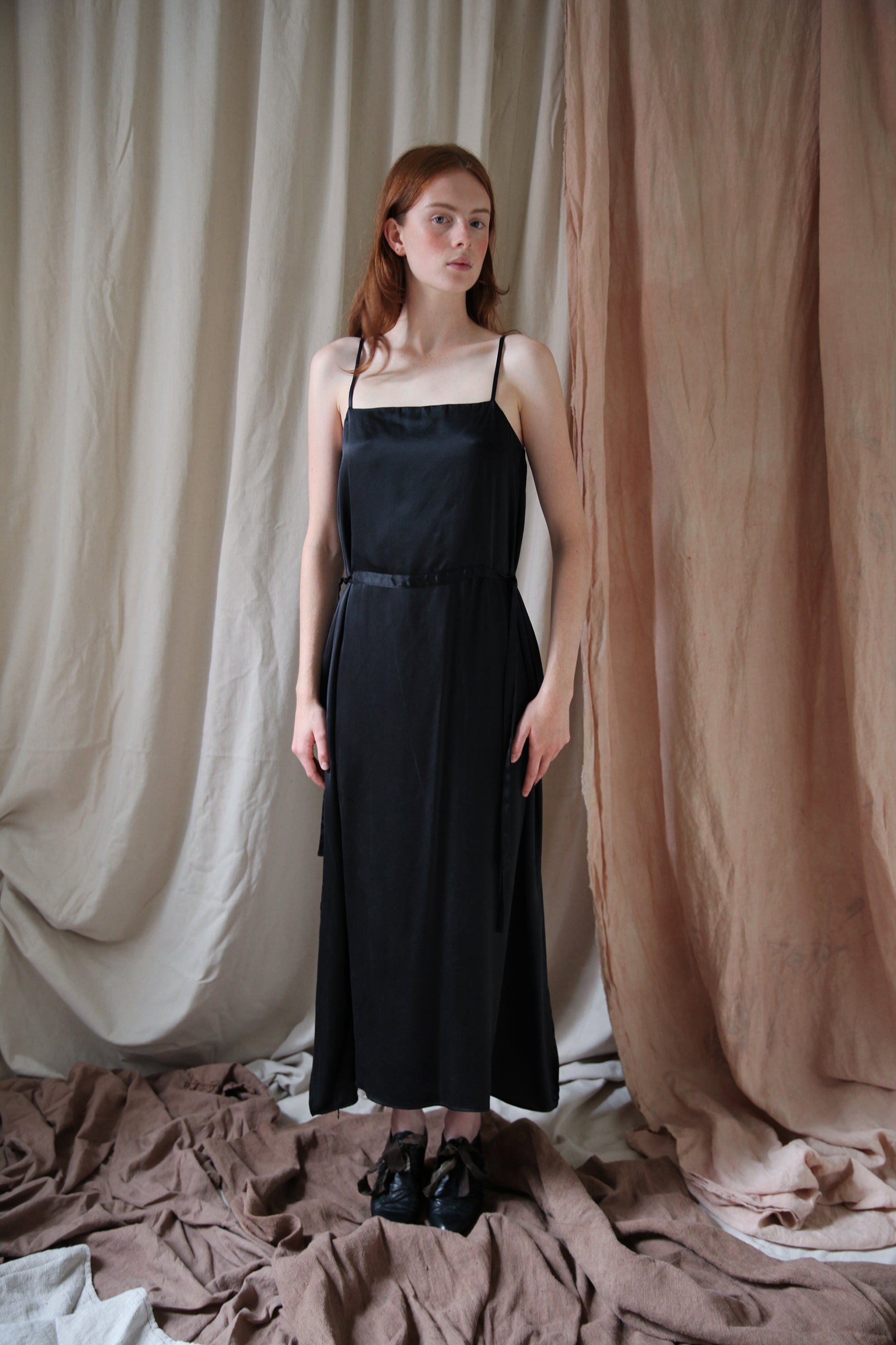 Robe Prune - Charmeuse de Soie Noire