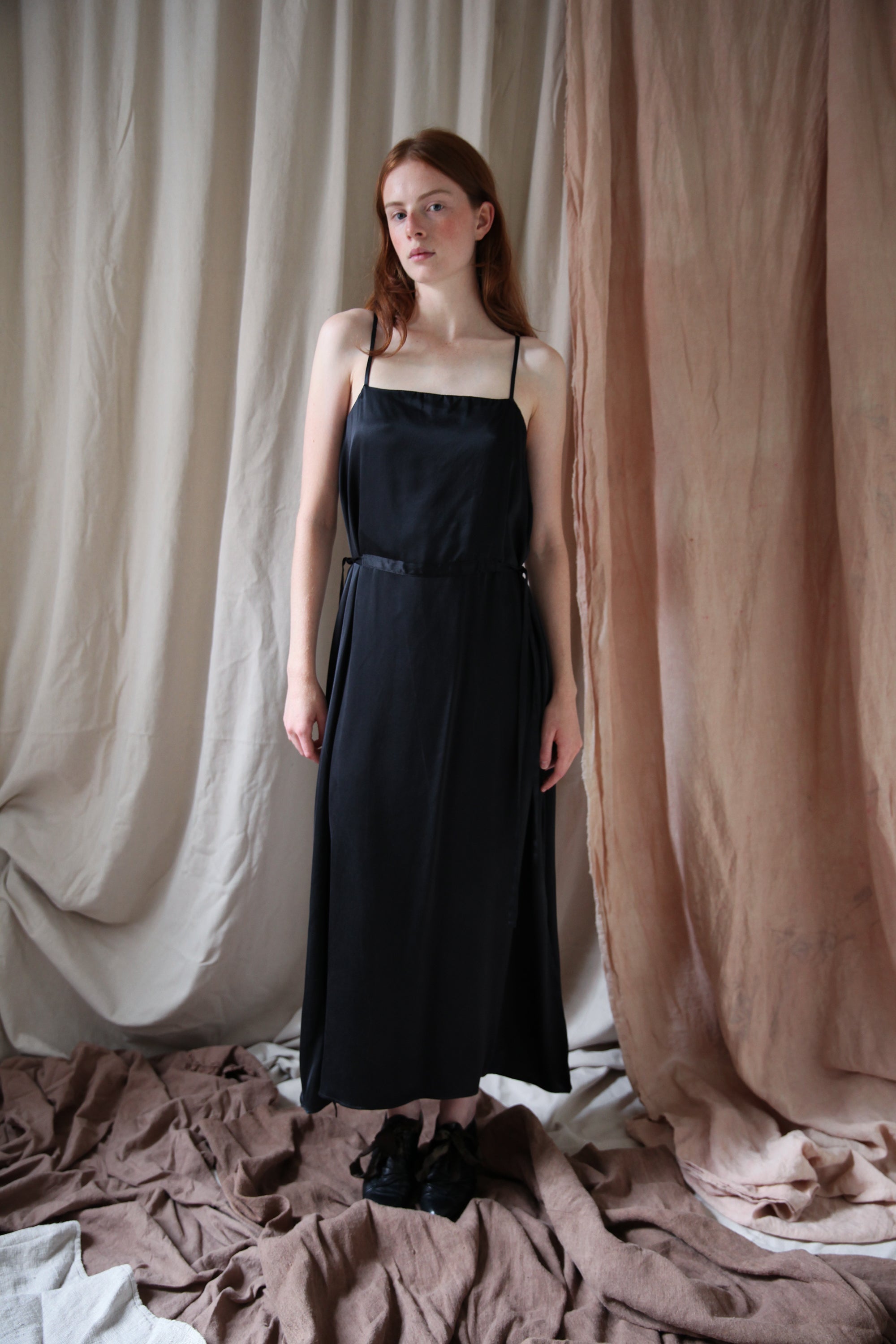 Robe Prune - Charmeuse de Soie Noire