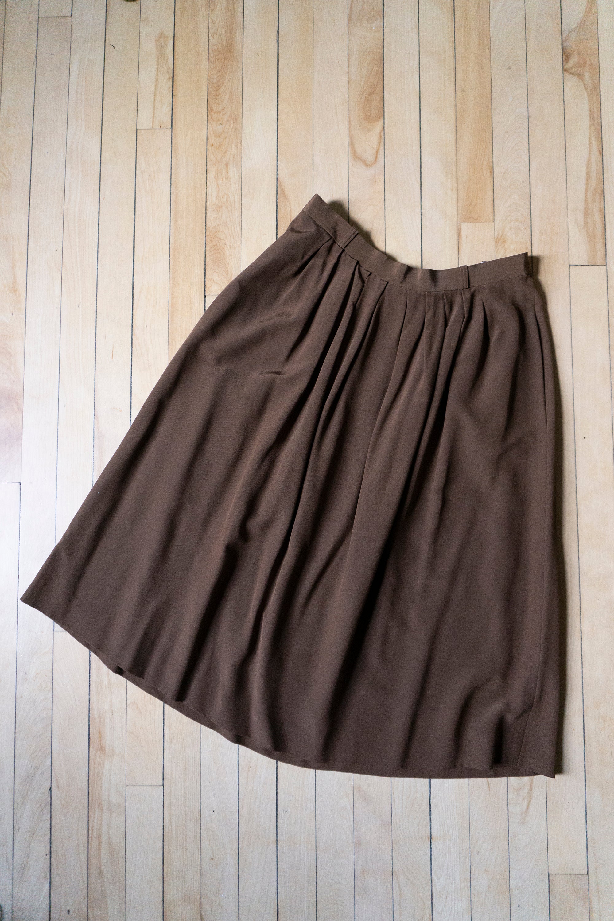 Etienne Aigner Brown Silk Pleated Skirt M 29" waist