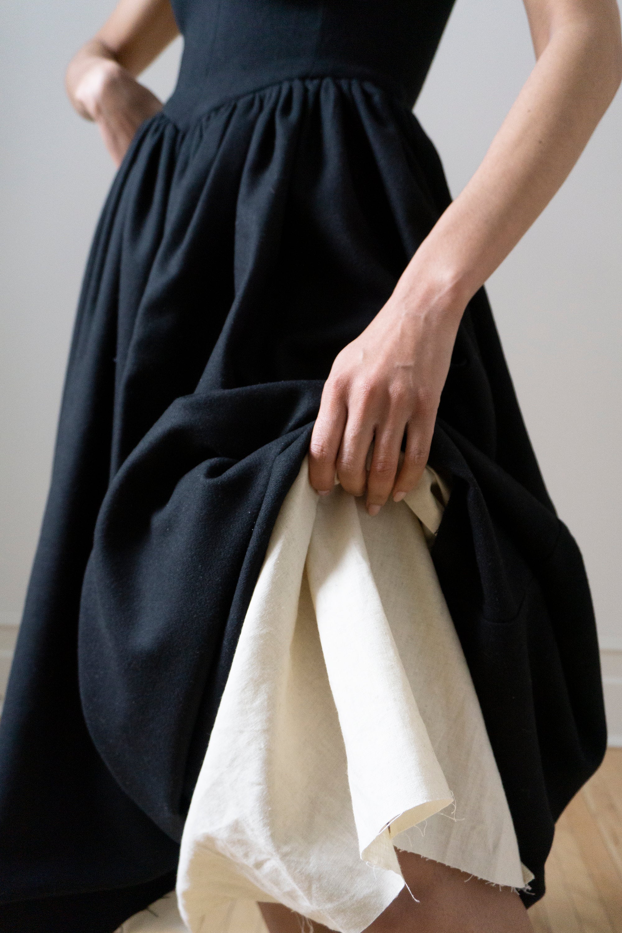Robe Hemlock - Laine noire avec doublure en coton
